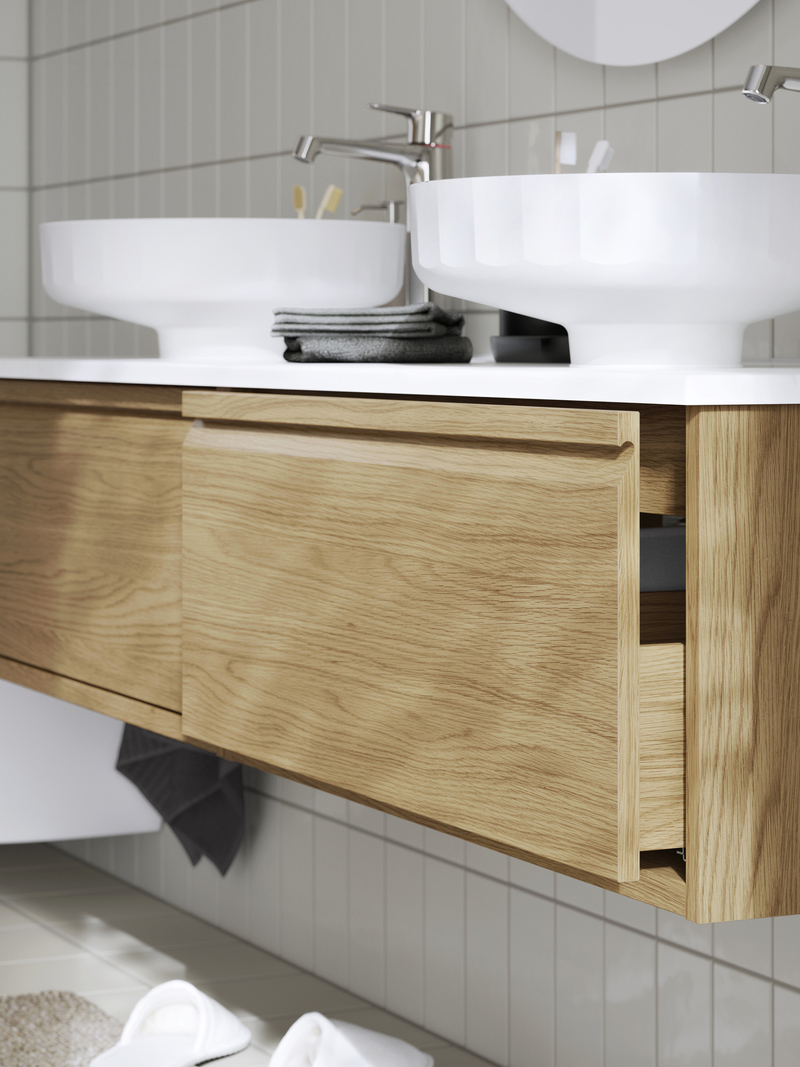 Close up to ÄNGSJÖN Sink cabinet in a bathroom