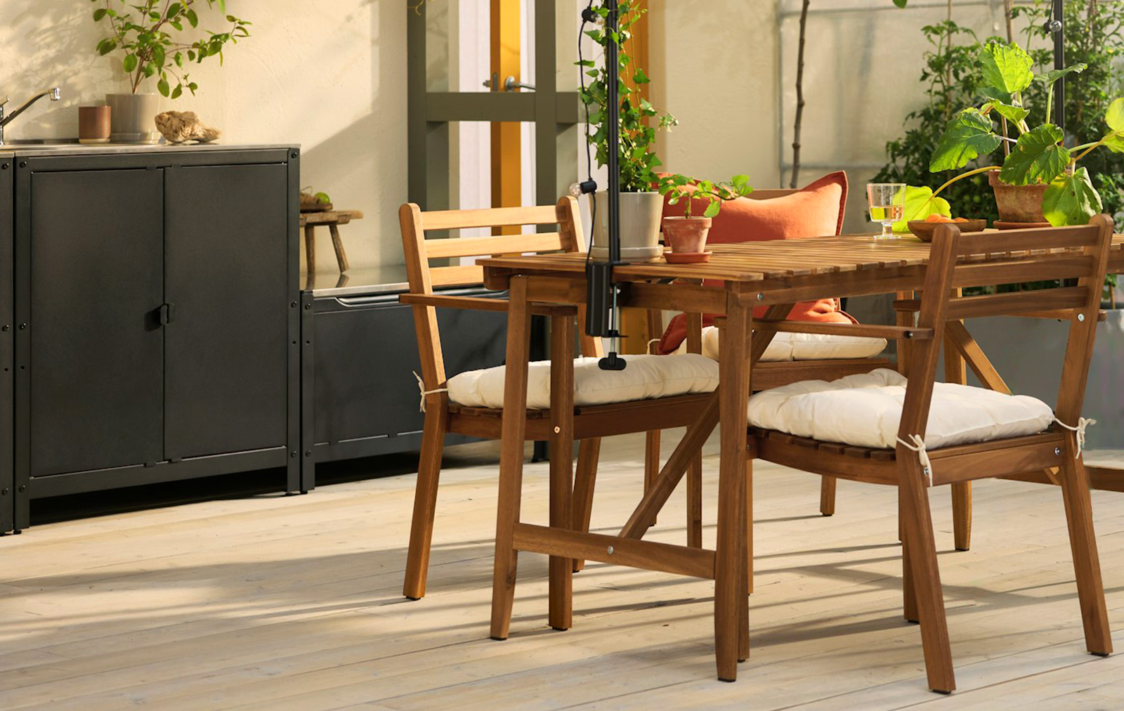  Table and 4 armchairs, outdoor