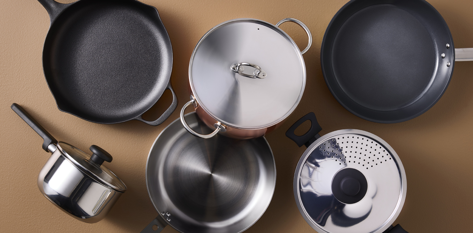 Grounp of Pots with lids