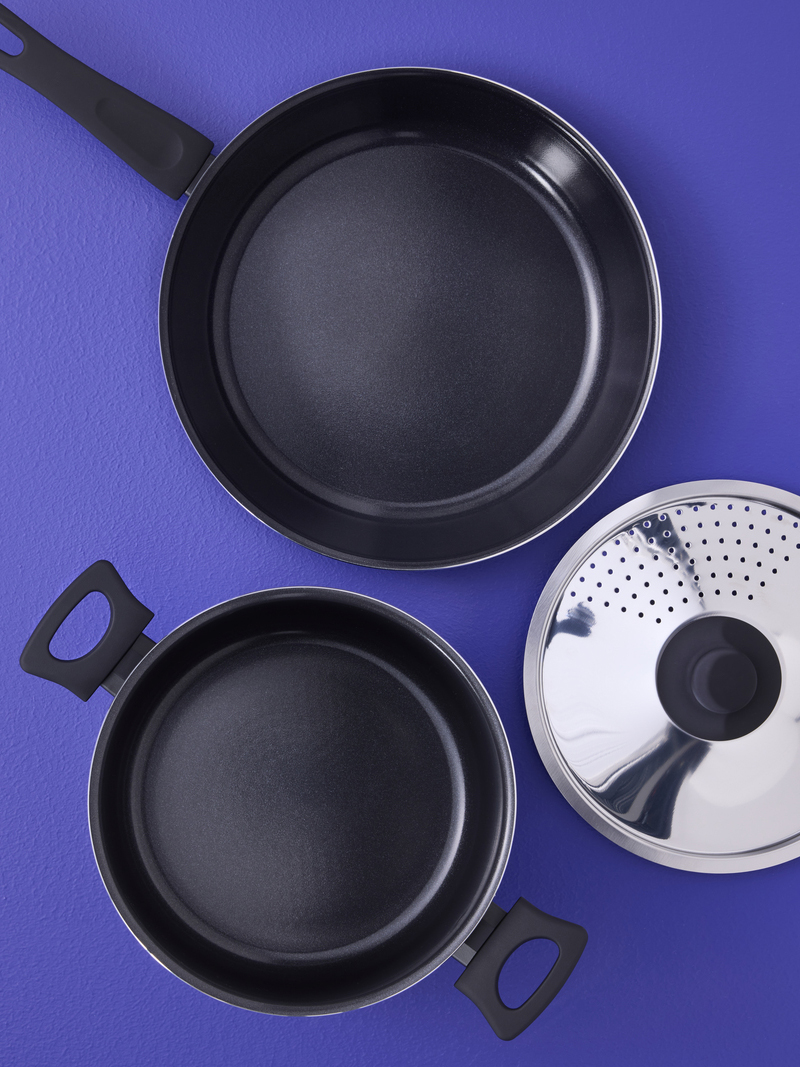Grounp of Pots with lids