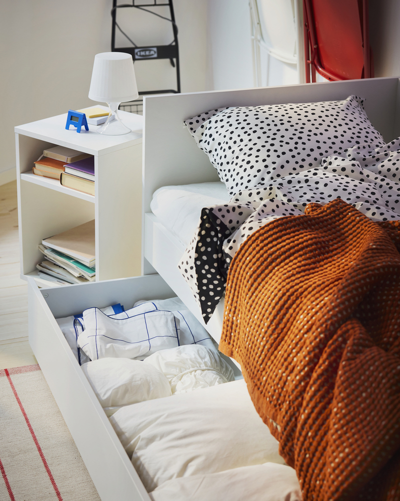 VIHALS Daybed with storage and PELARTUJA Bedspread