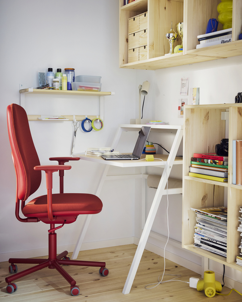 SMÖRKULL Office chair with armrests
