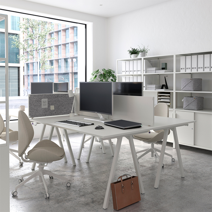 Oficina decorada con artículos TROTTEN y silla de trabajo  HATTEFJÄLL