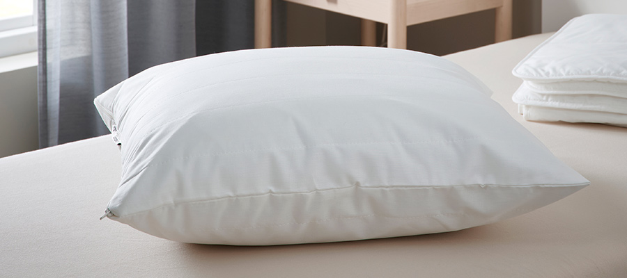 Almohada sobre cama