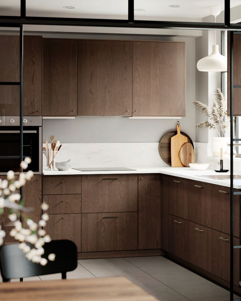Elegant kitchen with METOD cabinets, MAXIMERA drawers, KASKER kitchen rail and VRESJÖN sink in warm dark wood.