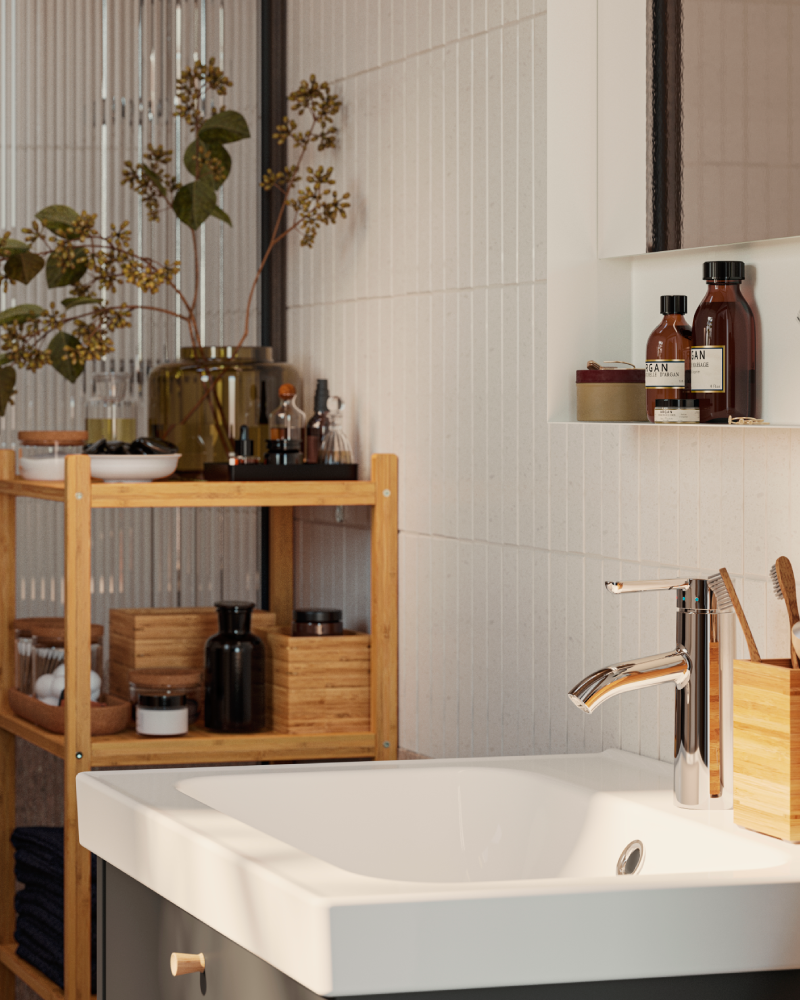 Baño moderno con ducha de cristal: estantería de madera cn jarra de cristal y artificial, lavabo y espejo cuadrado con luces LED. Diseño elegante y minimalista.