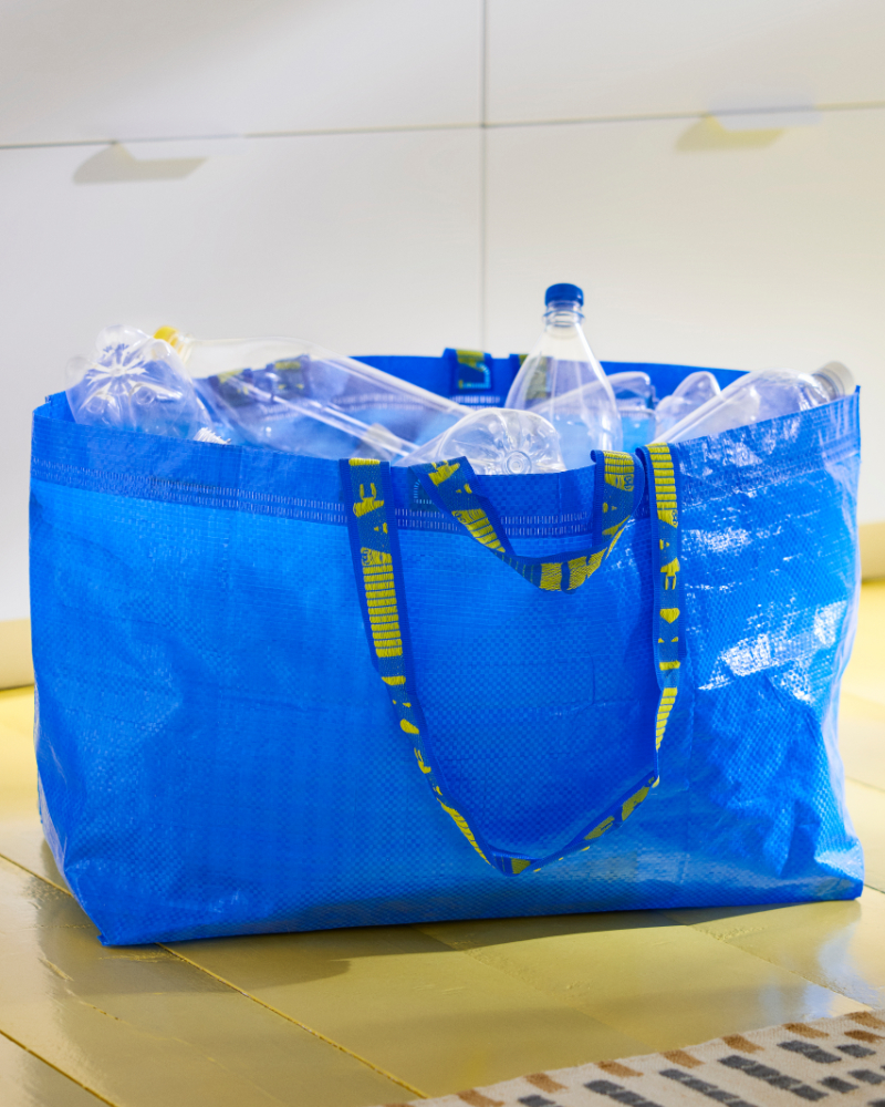 Una bolsa para almacenar desechos reciclables