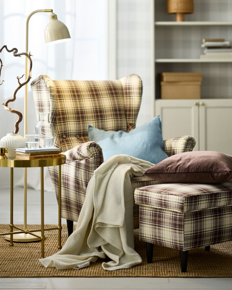 Cozy reading corner with RÖDFLIK floor lamp, TORSJÖ side table, LOHALS rug, HUMLEMOTT throw and VATERBOM lamp.