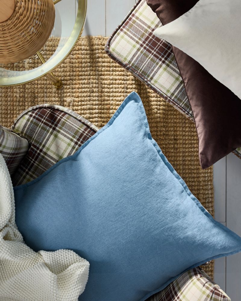 Cozy reading nook with TORSJÖ side table, VATERBOM table lamp and HUMLEMOTT throw in soft layered textures.
