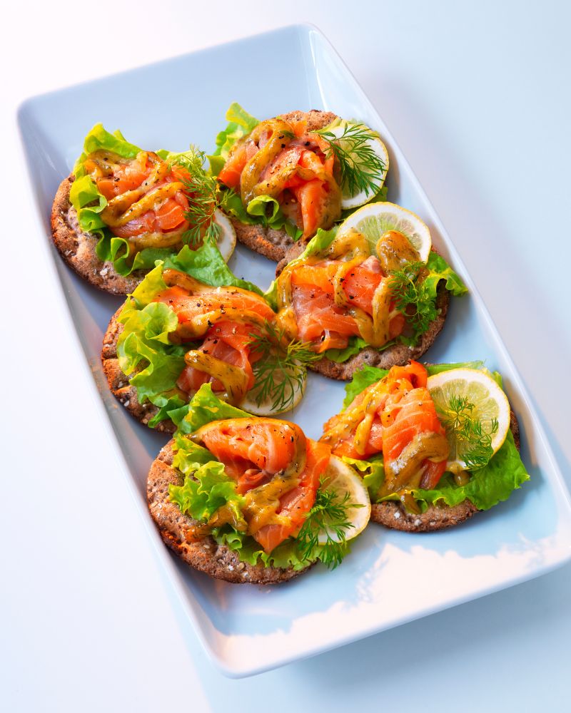 Fresh appetizer spread with SJÖRAPPORT cold-smoked cured salmon and KNÄCKEBRÖD RÅG crispbread.