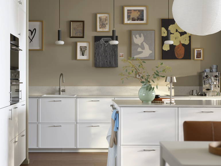 Una cocina familiar pequeña donde el diseño crece con la familia