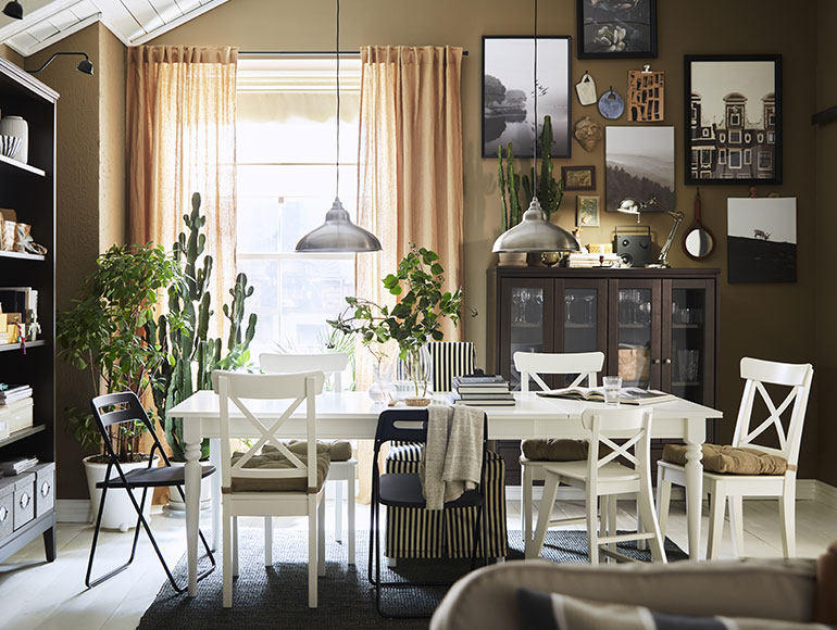 Un comedor tradicional con espacio para toda la familia