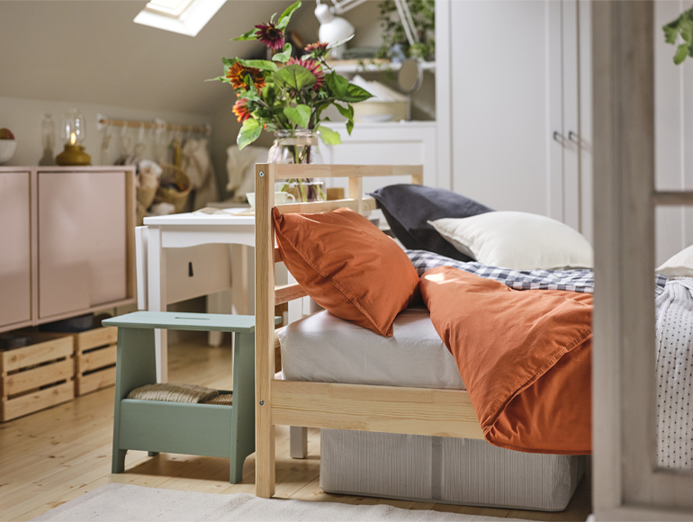 Un dormitorio relajante con estilo rural escandinavo