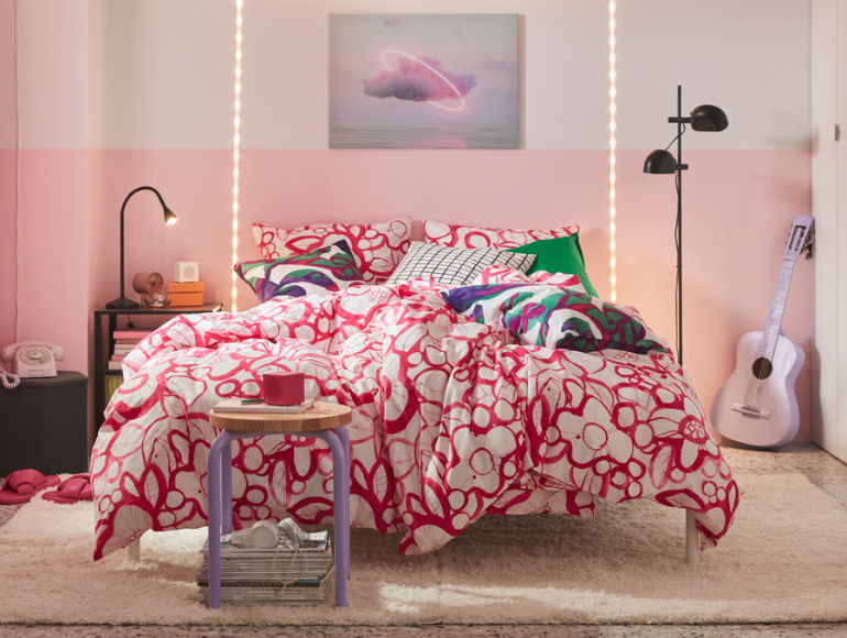 Un dormitorio en clave rosa