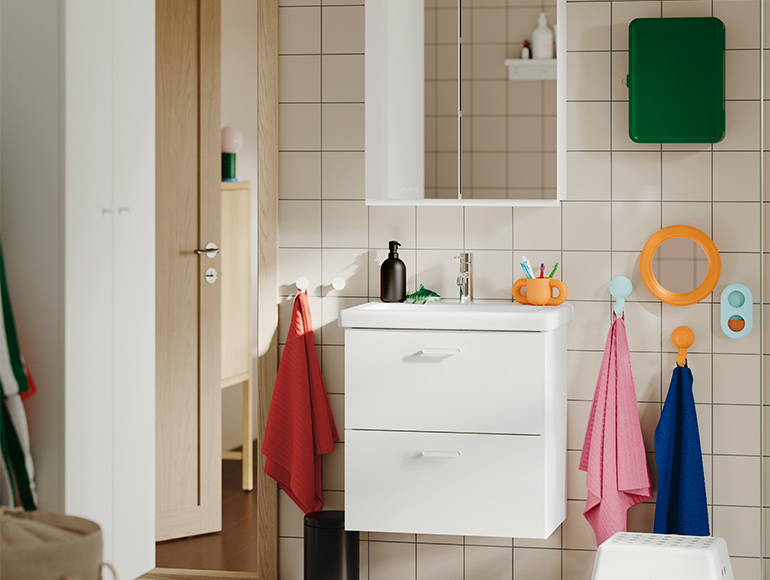Un baño familiar con espacio para todos