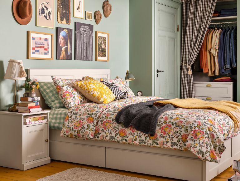 A fun and creative bedroom where unique details coexist